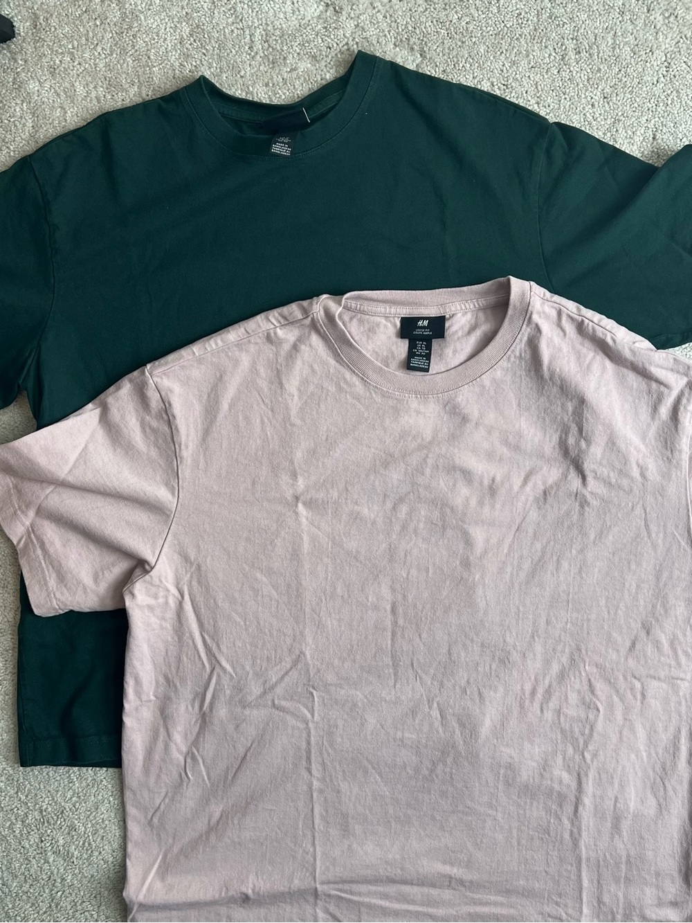 H&M Men's Crew Neck Basic T-Shirt Bundle of 2 - Pale Pink and Dark Hunter Green